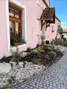 Vonkajšia záhrada v ubytovaní Apartmány Lavander Mikulov