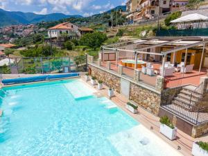 a villa with a swimming pool and a house at Residence Villa il Casale - appartamenti wellness e piscina riscaldata in Tovo San Giacomo
