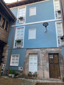 a blue building with a basketball hoop on it at Casa Utopia 1 in Grado