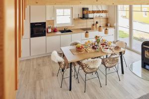 a kitchen with a wooden table with food on it at Schorfheide - Ferienhaus mit Sauna und Hot Tub Whirlpool! Energiekosten flat in Wandlitz