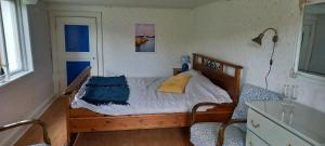 a small bedroom with a wooden bed and a window at Sankt Anna Bed and Boat, in Sankt Anna
