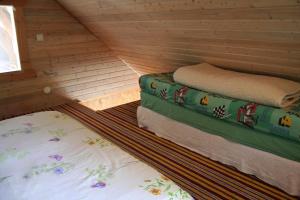 a room with two beds and towels in a sauna at Türju rannamaja 