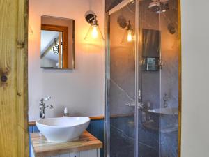 a bathroom with a sink and a shower at Wildflower View in Lowthorpe
