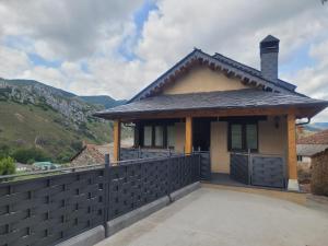 a house with a black fence in front of it at Vivienda Turistica Cueto Larama VUT-LE-860 in Villafeliz