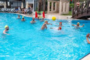 Bazén v ubytování FORE RESORT & SPA nebo v jeho okolí