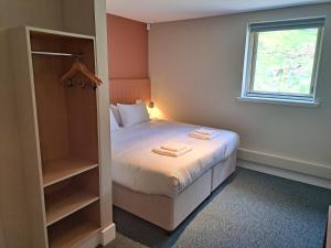 Postel nebo postele na pokoji v ubytování An Spiris Accommodation at Dundreggan Rewilding Centre