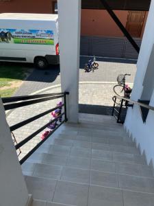 a white van parked next to a building with flowers at AGAT Pokoje Gościnne Apartamenty in Pobierowo
