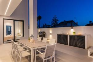 Khu vực ghế ngồi tại Villa Adela