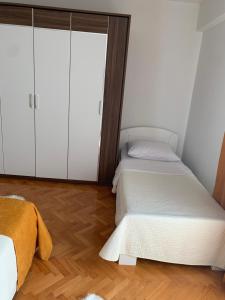 Postel nebo postele na pokoji v ubytování Roman Forum Apartments