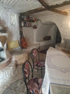 A seating area at Shotgun Hostel & Guesthouse