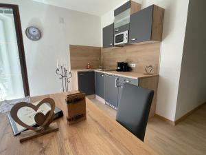 Köök või kööginurk majutusasutuses Haus zum Glück