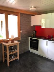 Dapur atau dapur kecil di Chalet le Knou