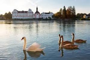 Výhled na řeku, která protéká v blízkosti hotelu
