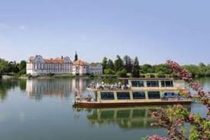 Výhled na řeku, která protéká v blízkosti hotelu
