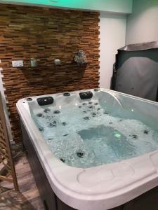 a jacuzzi tub in a room at 2Bulles in Saint-Mamet