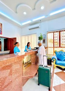Al Ayjah Plaza Hotel tesisinde lobi veya resepsiyon alanı