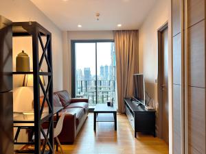 Χώρος καθιστικού στο 1BR Luxury Condo 50m to Thonglor BTS station