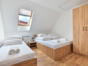 Ένα ή περισσότερα κρεβάτια σε δωμάτιο στο Dom pod Chmurką