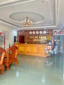 a hotel lobby with a sign that says eat my sane hotel at Khách sạn Ban Mê Xanh (Ban Me Xanh Hotel) in Buon Ma Thuot