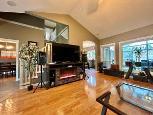 a living room with a fireplace and a tv at Vintner's Nook B&B in Kelowna