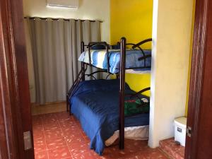 Poschodová posteľ alebo postele v izbe v ubytovaní Casa de campo Hacienda Multunkú Minerva