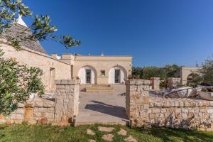 a stone fence in front of a building at Ostuni Dimore Aurea in Ostuni