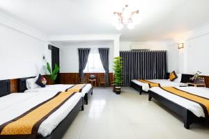 Giường trong phòng chung tại Casablanca Hotel