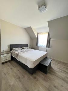 a bedroom with a large bed and a window at The Green Mile in Aalter