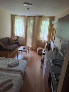 Dapur atau dapur kecil di Family Studio 302, Villa park