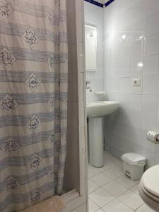 Villaggio La Roccia camping的一间浴室