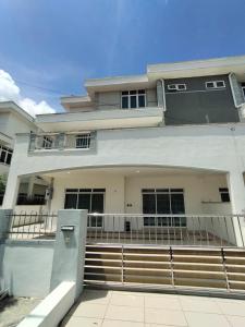 Afbeelding uit fotogalerij van 20Pax 3-Storey SemiD 5Room&5Bathroom Sweet Dream Home Sitiawan in Sitiawan