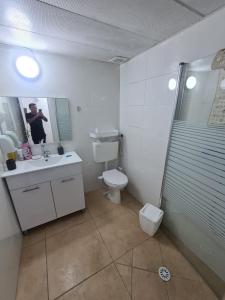 Koupelna v ubytování ג'קוזי בלב הגליל