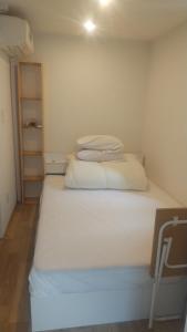 Voodi või voodid majutusasutuse Hananosato Hotel Ikebukuro toas