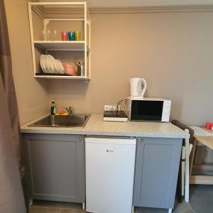 Dapur atau dapur kecil di DEKO-rooms, parking, bicycles