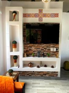 a living room with a fireplace with a flat screen tv at Casa vacacional Carmen de apicala in Carmen de Apicalá