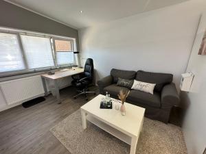 a living room with a couch and a table at Auszeit Apartment Düsseldorf in Düsseldorf