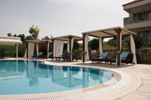 Bazén v ubytování Blue Bay Halkidiki nebo v jeho okolí