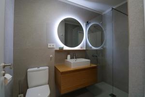 Et badeværelse på Paramount views Agaete apartment + 29 billeder