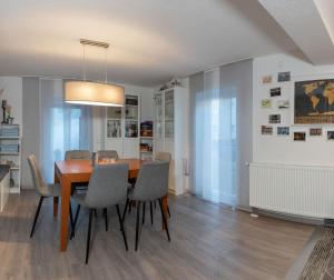 Fotografie z fotogalerie ubytování #3 bequemes Zimmer mit Pool und Garten v destinaci Memmingen