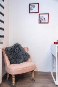 Posezení v ubytování #3 bequemes Zimmer mit Pool und Garten