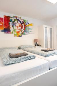 Postel nebo postele na pokoji v ubytování #3 bequemes Zimmer mit Pool und Garten + 37 fotografií