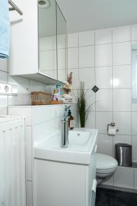 Fotografie z fotogalerie ubytování #3 bequemes Zimmer mit Pool und Garten v destinaci Memmingen