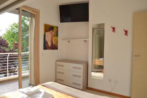 A bed or beds in a room at Il Terrazzo 40 metri dal mare
