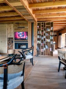 TV/Unterhaltungsangebot in der Unterkunft Superbe ferme rénovée en chalet de luxe en PLEINE NATURE