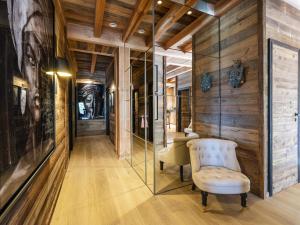 Ein Sitzbereich in der Unterkunft Superbe ferme rénovée en chalet de luxe en PLEINE NATURE