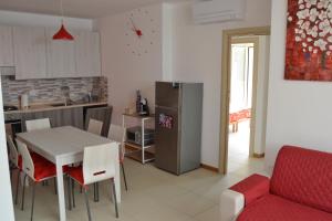 A kitchen or kitchenette at Il Terrazzo 40 metri dal mare