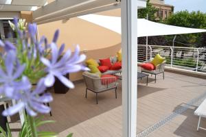 A balcony or terrace at Il Terrazzo 40 metri dal mare