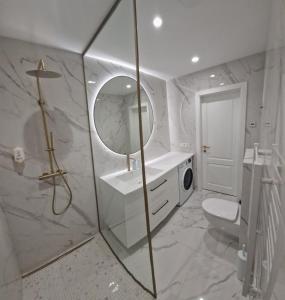 Koupelna v ubytování Apartamentai Kopa + 13 fotografií