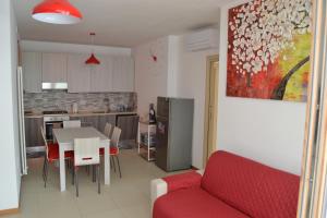 A kitchen or kitchenette at Il Terrazzo 40 metri dal mare