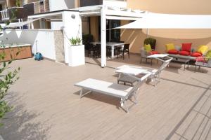 A balcony or terrace at Il Terrazzo 40 metri dal mare